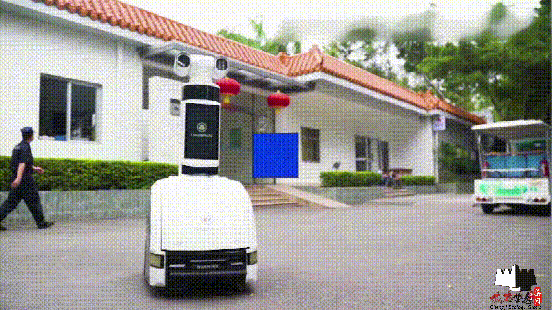 安防巡逻机器人-5G安防巡逻车-城基生态智慧公园